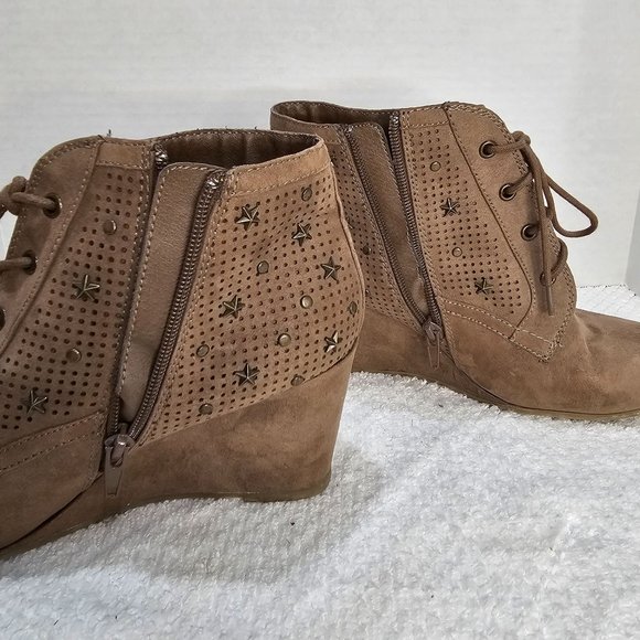 Mia Embellished Wedge Ankle Boots Size 6 one stud missing on outer right boot - Picture 6 of 7